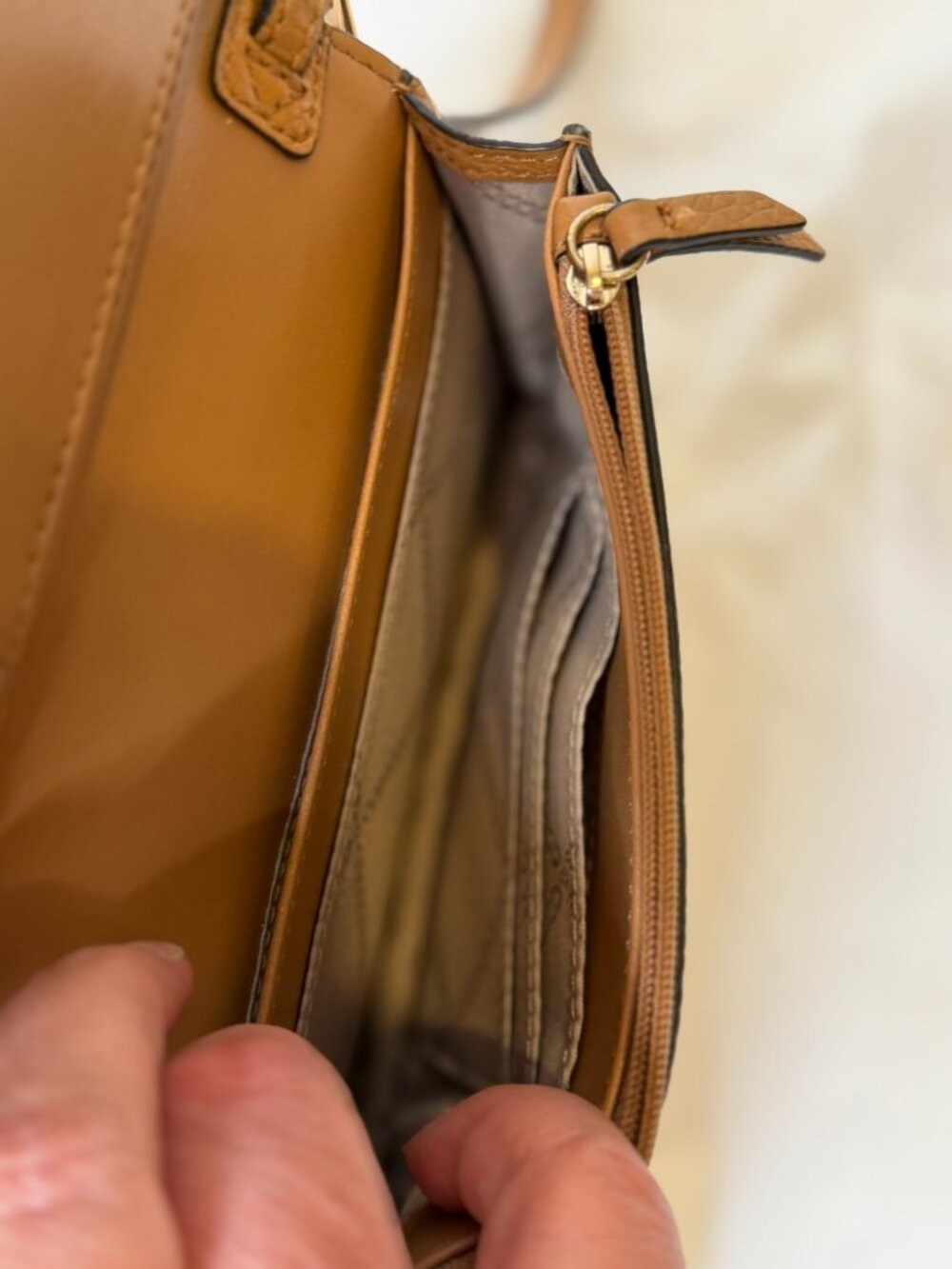 Michael Kors Pebbled Leather Wallet Crossbody โ Luggage Tan ๐ - Picture 5 of 8